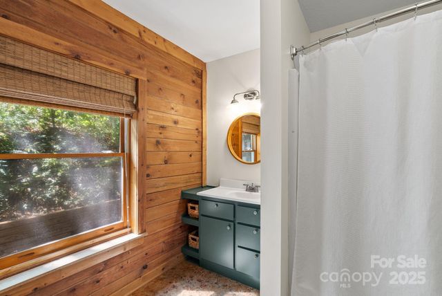 26 Benfield Road, Weaverville, NC 28787