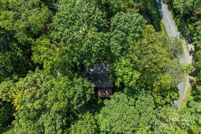 26 Benfield Road, Weaverville, NC 28787