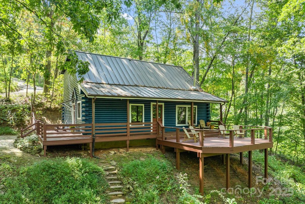 26 Benfield Road, Weaverville, NC 28787