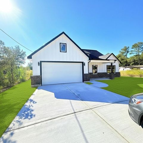 114 County Road 3543, Cleveland, TX 77327