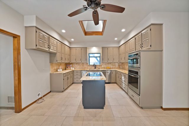 2900 Oak Trail Court, Dalworthington Gardens, TX 76016