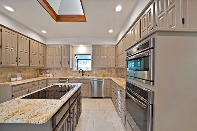 2900 Oak Trail Court, Dalworthington Gardens, TX 76016