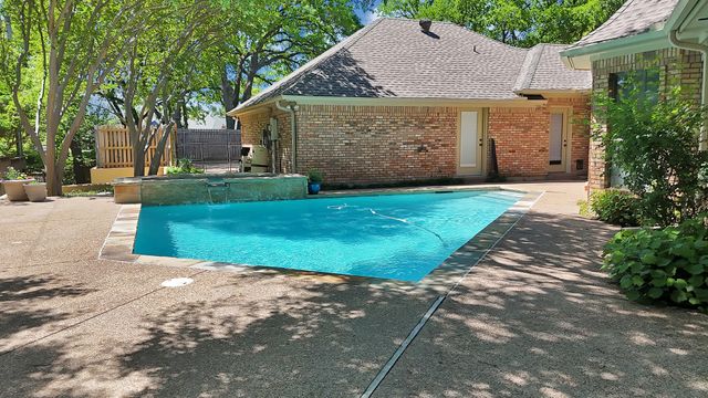 2900 Oak Trail Court, Dalworthington Gardens, TX 76016