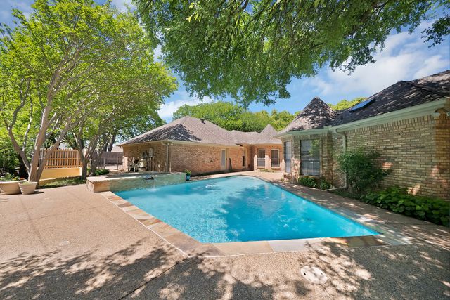 2900 Oak Trail Court, Dalworthington Gardens, TX 76016