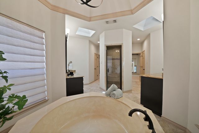 2900 Oak Trail Court, Dalworthington Gardens, TX 76016