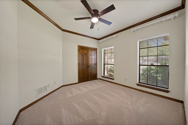 2900 Oak Trail Court, Dalworthington Gardens, TX 76016