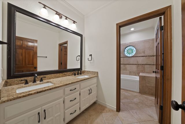 2900 Oak Trail Court, Dalworthington Gardens, TX 76016