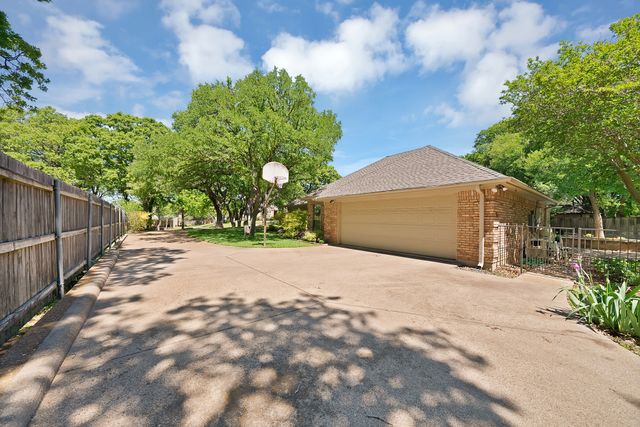 2900 Oak Trail Court, Dalworthington Gardens, TX 76016