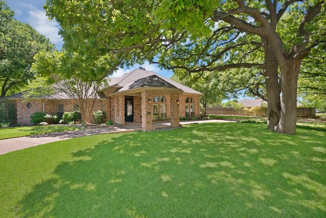 2900 Oak Trail Court, Dalworthington Gardens, TX 76016