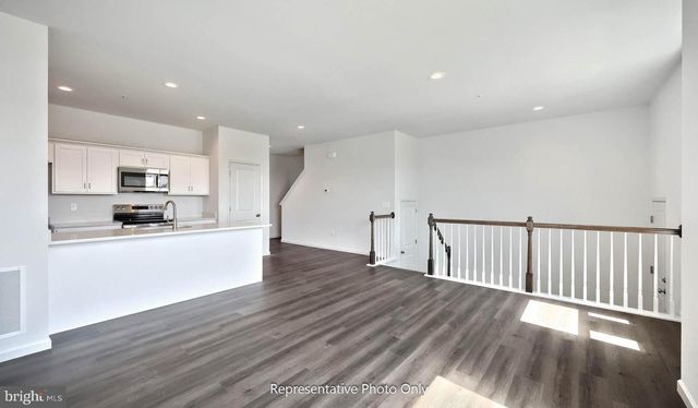 4 N CONIFER DR, Elizabethtown, PA 17022