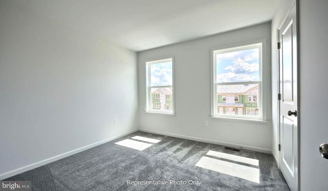 4 N CONIFER DR, Elizabethtown, PA 17022