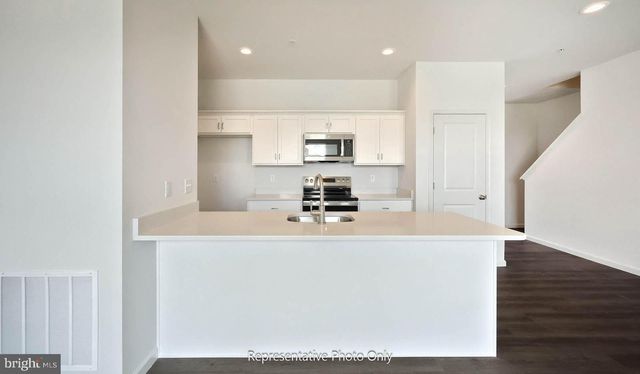 4 N CONIFER DR, Elizabethtown, PA 17022