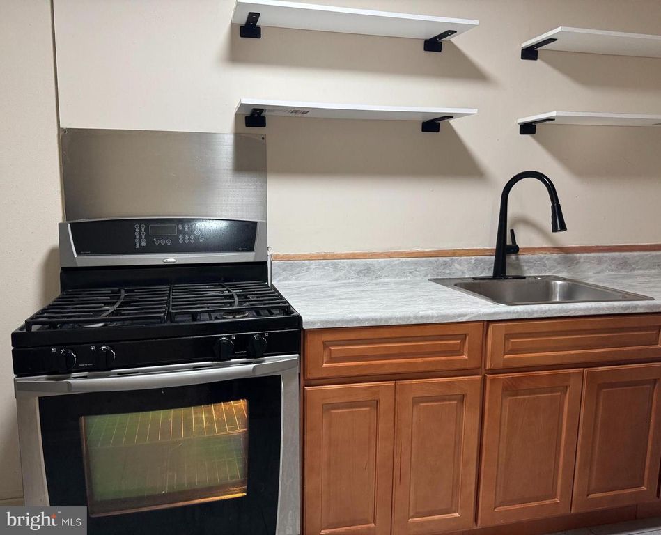 1304 BROWNING ST, Camden, NJ 08104