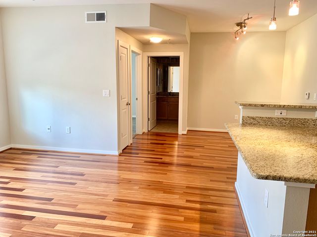 7342 Oak Manor Dr Apt 7106, San Antonio, TX 78229