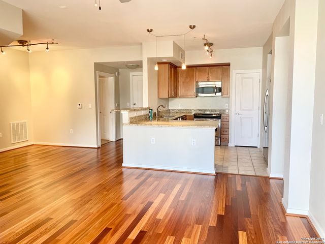 7342 Oak Manor Dr Apt 7106, San Antonio, TX 78229