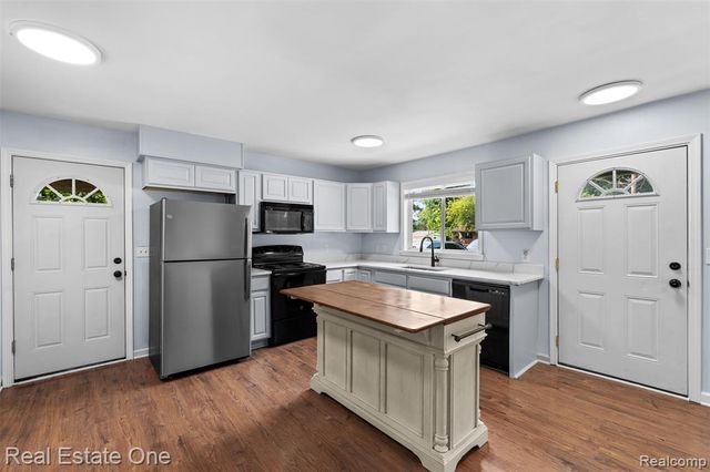 718 Miller Road, Lake Orion, MI 48362