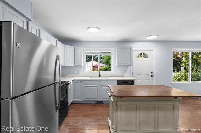 718 Miller Road, Lake Orion, MI 48362