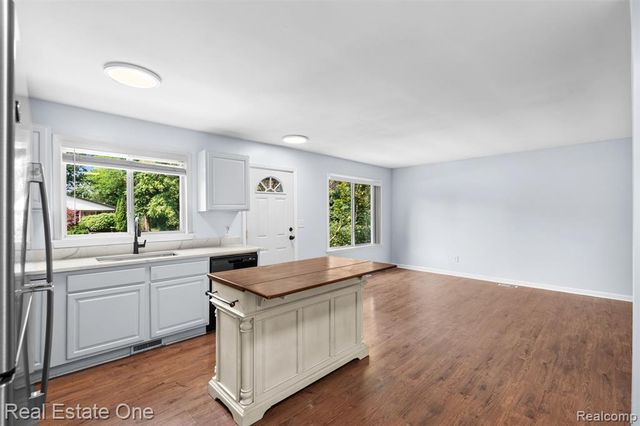 718 Miller Road, Lake Orion, MI 48362