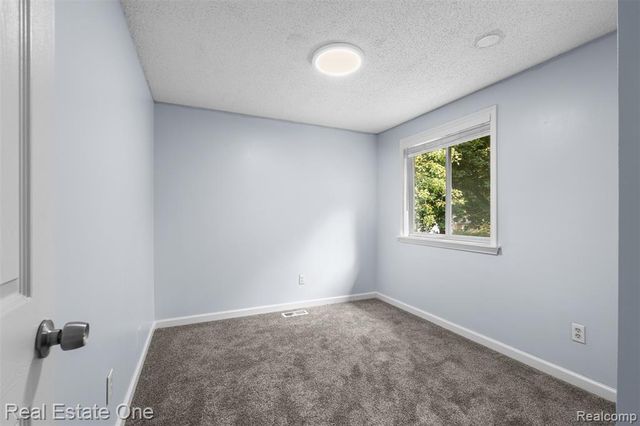 718 Miller Road, Lake Orion, MI 48362