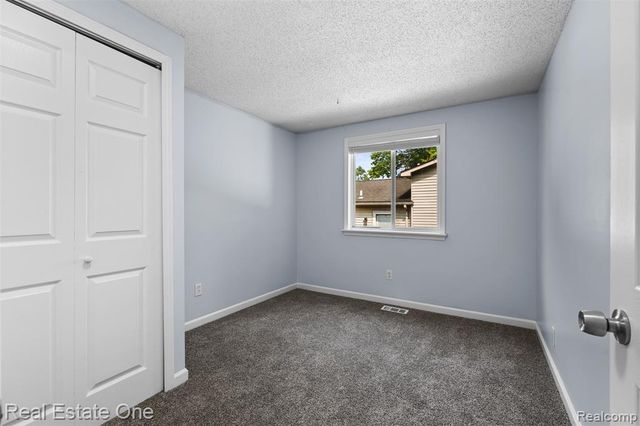 718 Miller Road, Lake Orion, MI 48362