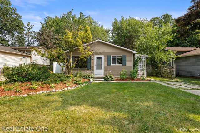 718 Miller Road, Lake Orion, MI 48362
