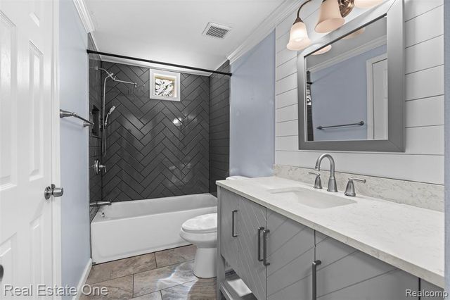 718 Miller Road, Lake Orion, MI 48362