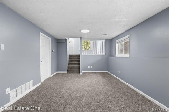 718 Miller Road, Lake Orion, MI 48362