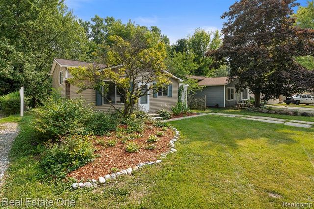 718 Miller Road, Lake Orion, MI 48362