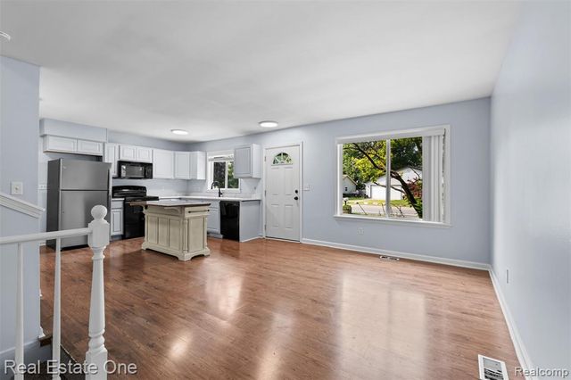 718 Miller Road, Lake Orion, MI 48362
