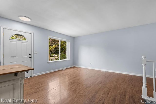 718 Miller Road, Lake Orion, MI 48362