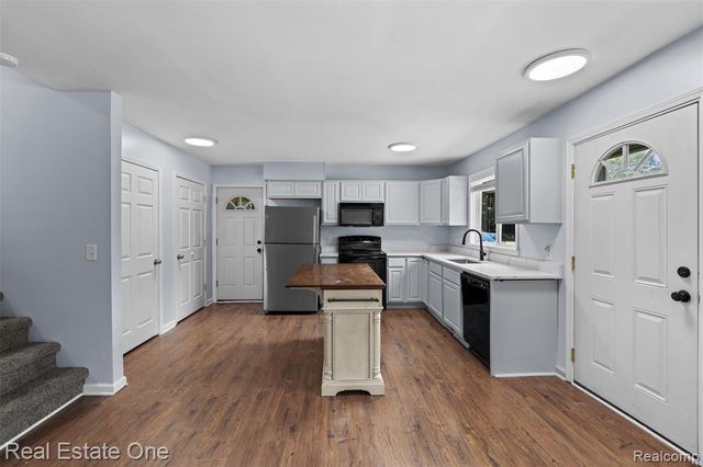718 Miller Road, Lake Orion, MI 48362