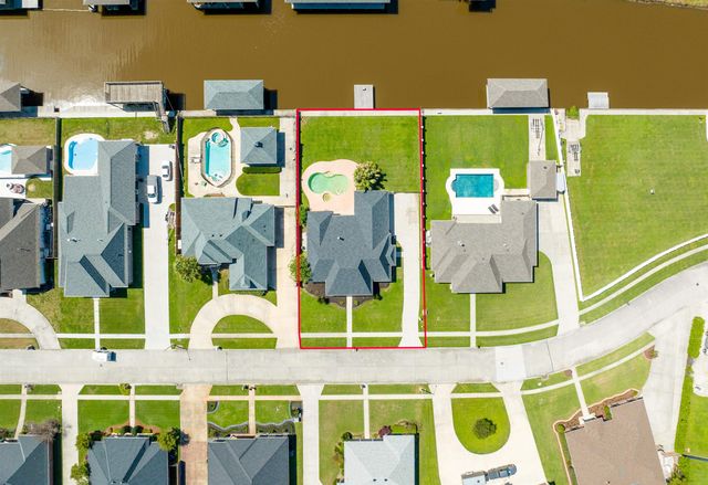 332 Tulip Dr, Houma, LA 70360