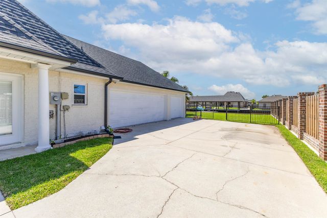 332 Tulip Dr, Houma, LA 70360