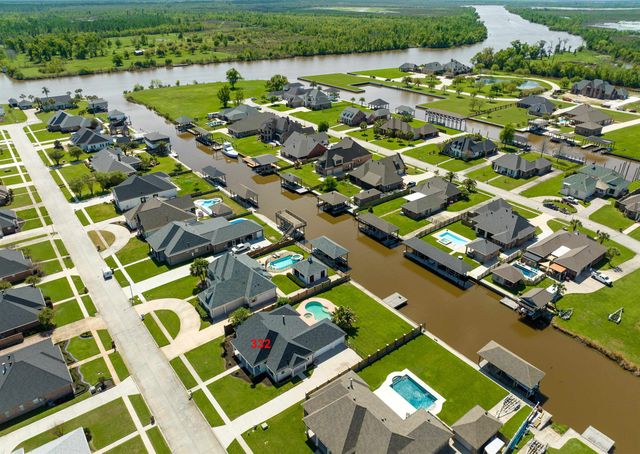 332 Tulip Dr, Houma, LA 70360