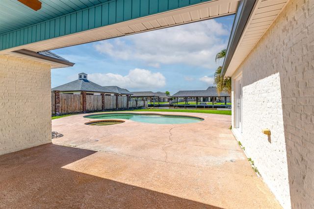 332 Tulip Dr, Houma, LA 70360