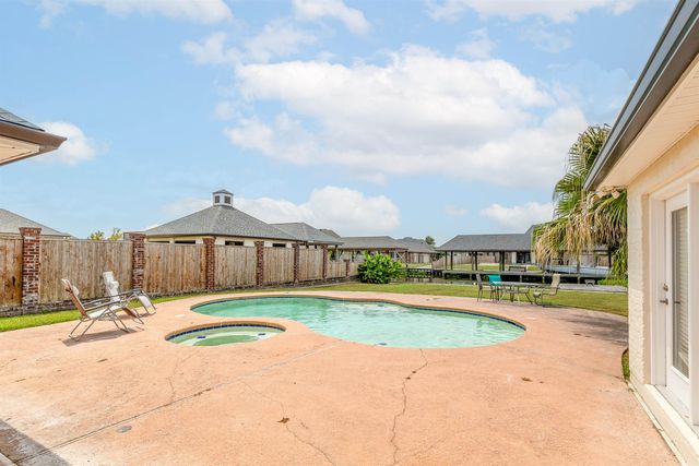 332 Tulip Dr, Houma, LA 70360