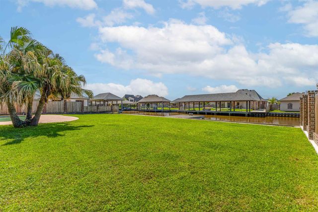 332 Tulip Dr, Houma, LA 70360