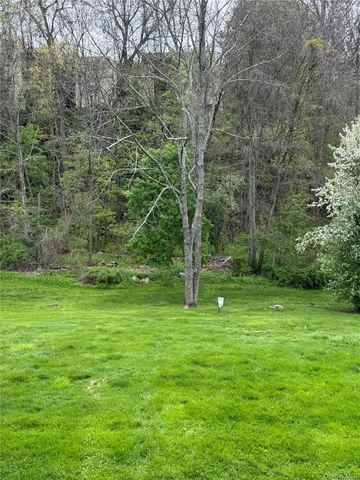 313 Fox Run Lane, Carmel, NY 10512