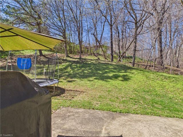 107 Farriers Lane, Jamestown, NC 27282