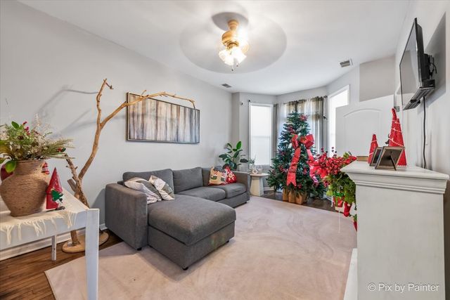 8525 S Saginaw Avenue, Chicago, IL 60617