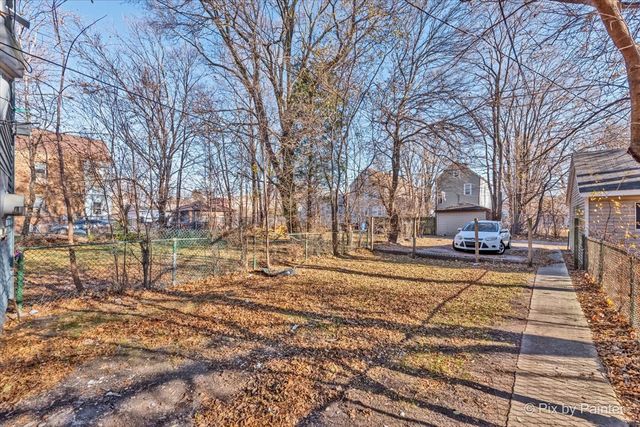 8525 S Saginaw Avenue, Chicago, IL 60617