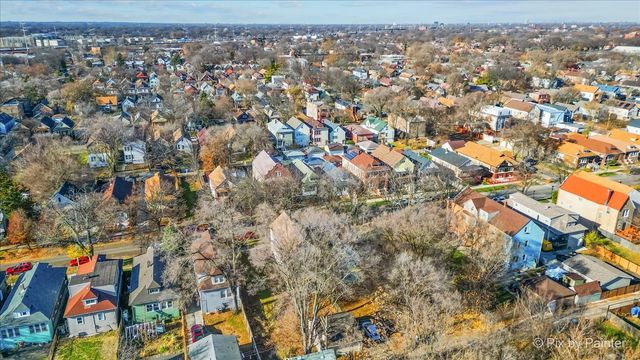 8525 S Saginaw Avenue, Chicago, IL 60617