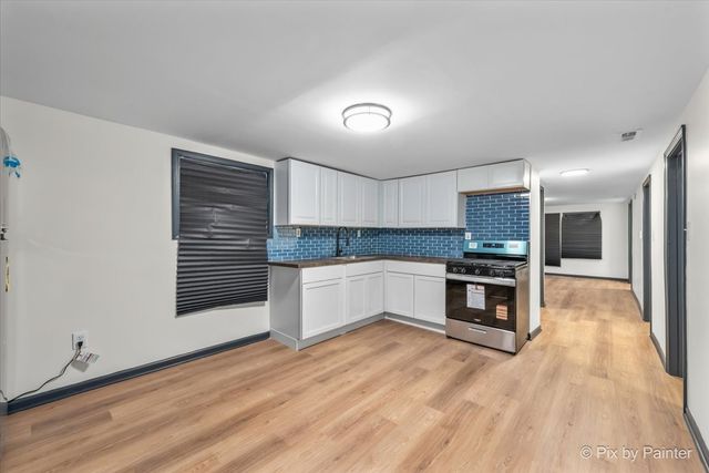 8525 S Saginaw Avenue, Chicago, IL 60617