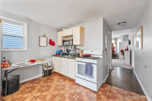 8525 S Saginaw Avenue, Chicago, IL 60617