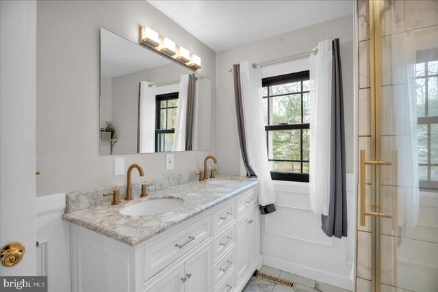 1237 OAKWOOD RD, Haddonfield, NJ 08033