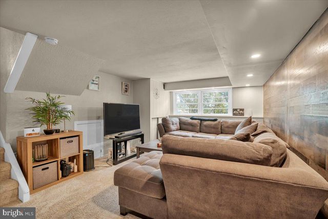 1237 OAKWOOD RD, Haddonfield, NJ 08033