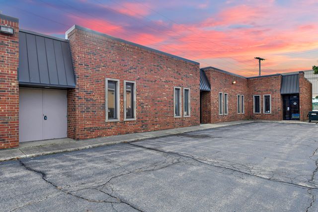 24 S Des Plaines River Road, Des Plaines, IL 60016