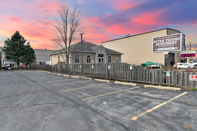 24 S Des Plaines River Road, Des Plaines, IL 60016