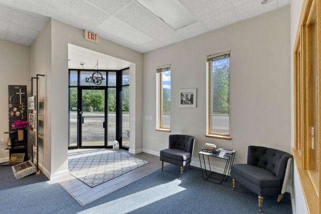 24 S Des Plaines River Road, Des Plaines, IL 60016