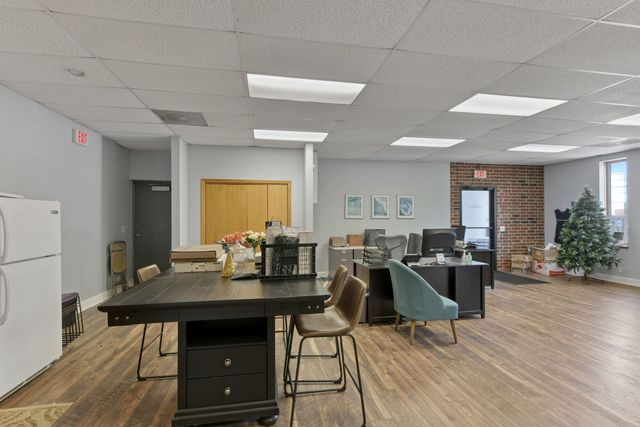 24 S Des Plaines River Road, Des Plaines, IL 60016